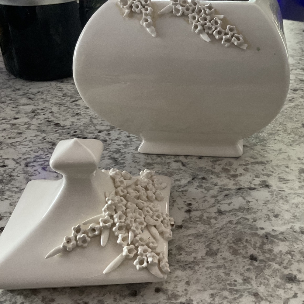 Elegant White Ceramic Box with Floral Design - Picture 2 of 9